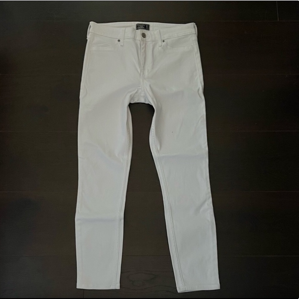 A&F Harper Low Rise White Skinny Jean 27/4Short 🥳